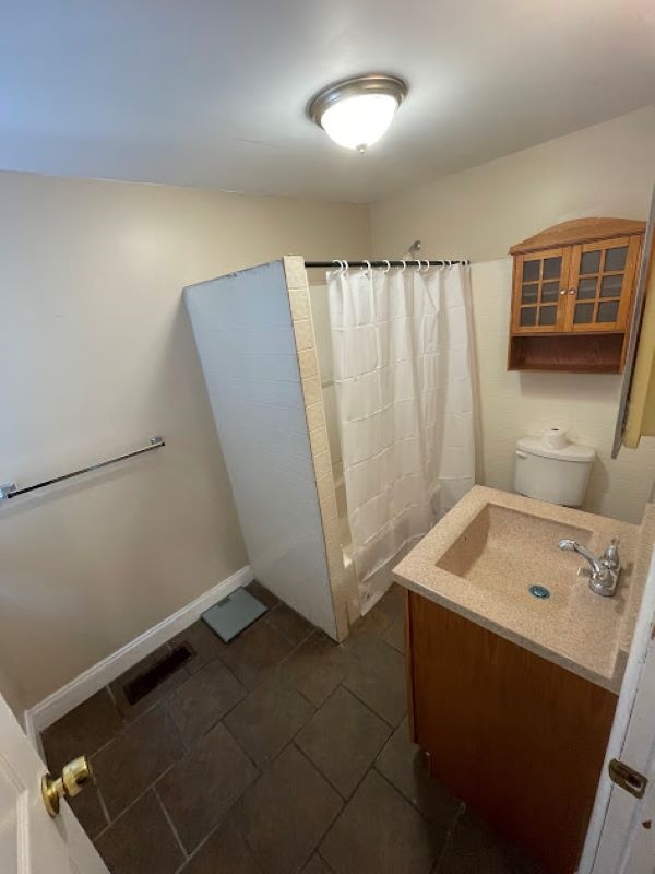3903 Living Bathroom